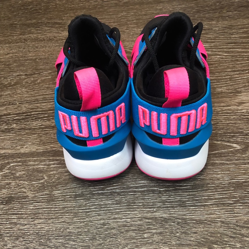 Shoes - Picture 2 of 3